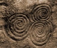 Spiralristningar i Newgrange p Irland