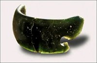 Armband i grnsten frn Denisovagrottan