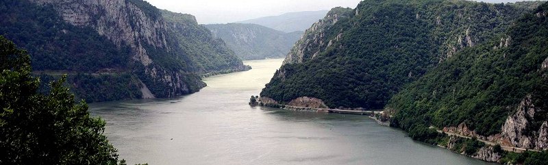 Vy ver Donaus Jrnport i Serbien